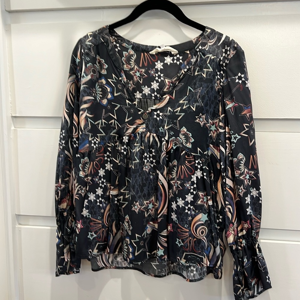 Odd Molly Music print v neck blouse. Ruffled sleeve. Beautiful and iconic!